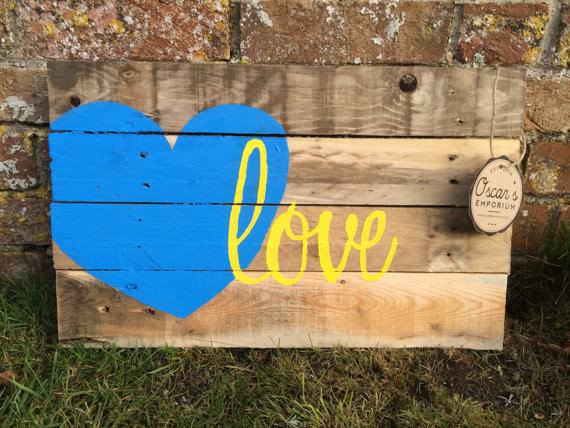 19 Brilliant Valentine’s Day Decorations Made out of Pallets Pallet Wall Decor & Pallet Painting 19 Brilliant Valentine’s Day Decorations Made out of Pallets Pallet Wall Decor & Pallet Painting