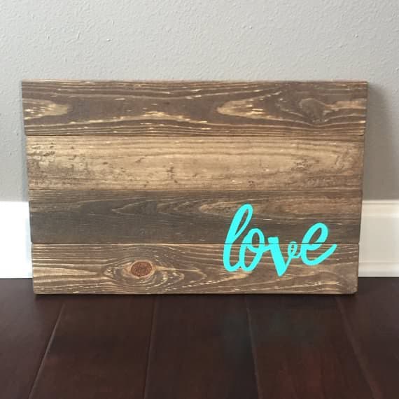 19 Brilliant Valentine’s Day Decorations Made out of Pallets Pallet Wall Decor & Pallet Painting 19 Brilliant Valentine’s Day Decorations Made out of Pallets Pallet Wall Decor & Pallet Painting