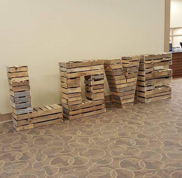 19 Brilliant Valentine’s Day Decorations Made out of Pallets Pallet Wall Decor & Pallet Painting 19 Brilliant Valentine’s Day Decorations Made out of Pallets Pallet Wall Decor & Pallet Painting