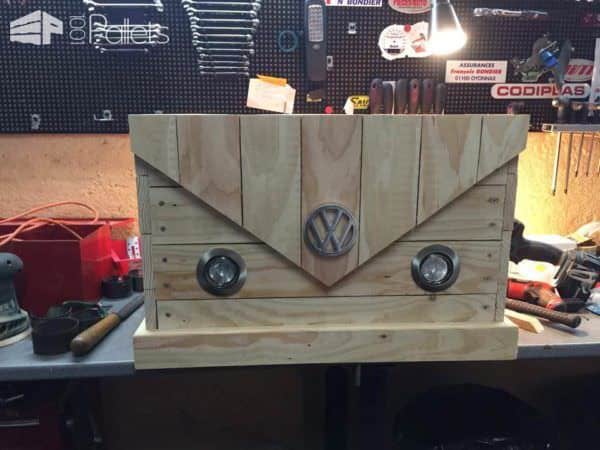 A Pallet Chest That Looks like a Vintage Van Pallet Boxes & Chests A Pallet Chest That Looks like a Vintage Van Pallet Boxes & Chests