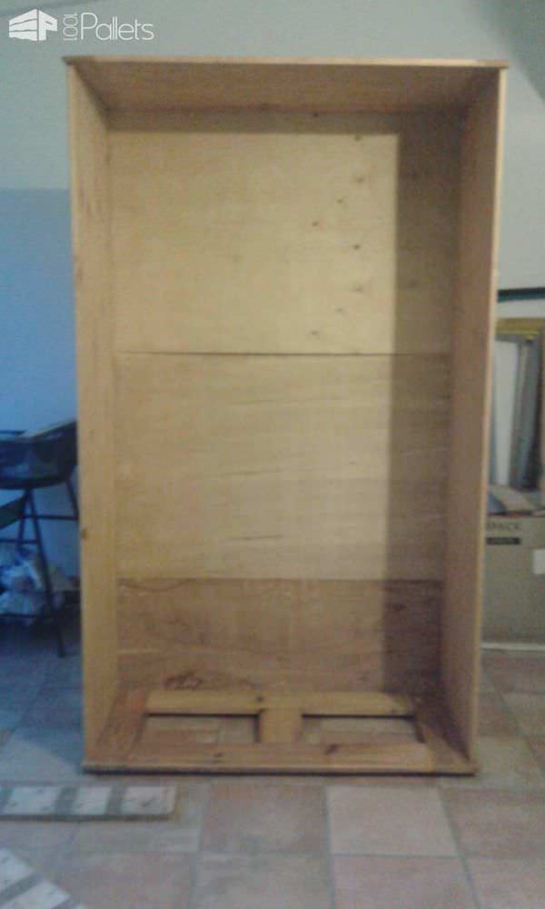 Armoire En Palettes Recyclées / Pallet Wardrobe Pallet Cabinets & Wardrobes Armoire En Palettes Recyclées / Pallet Wardrobe Pallet Cabinets & Wardrobes