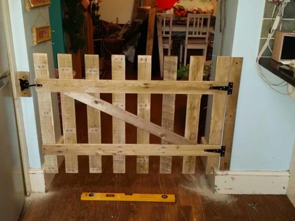 Child/Dog Gate Fun Pallet Crafts for Kids Child/Dog Gate Fun Pallet Crafts for Kids