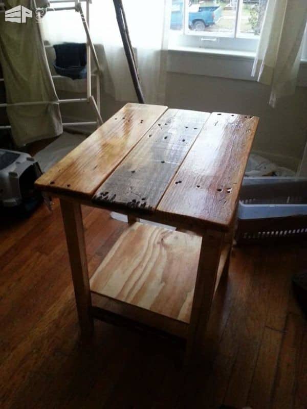 Pallet Side Table Pallet Desks & Pallet Tables Pallet Side Table Pallet Desks & Pallet Tables