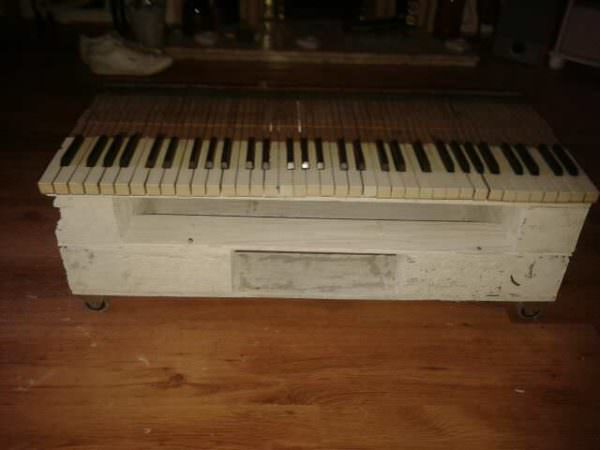 Piano Key Pallet Table With Wheels Pallet Coffee Tables Piano Key Pallet Table With Wheels Pallet Coffee Tables