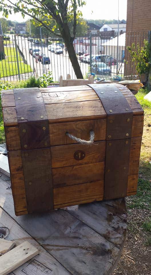 Treasure Chest Out of Repurposed Pallet Wood Pallet Boxes & Chests Treasure Chest Out of Repurposed Pallet Wood Pallet Boxes & Chests