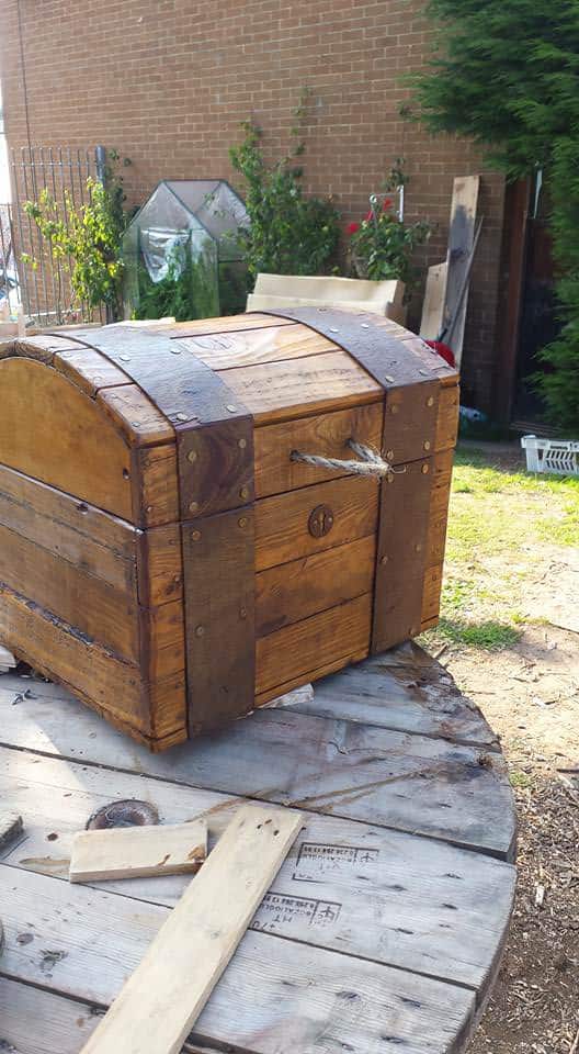 Treasure Chest Out of Repurposed Pallet Wood Pallet Boxes & Chests Treasure Chest Out of Repurposed Pallet Wood Pallet Boxes & Chests