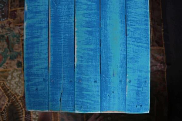 Coffee Table from One Pallet – Painted to Give a Rustic Look Pallet Coffee Tables Coffee Table from One Pallet – Painted to Give a Rustic Look Pallet Coffee Tables