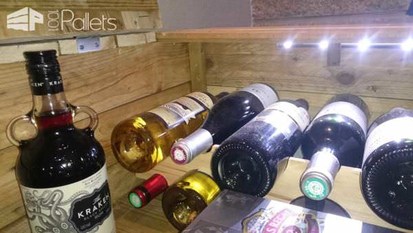 Functionnal Coffee Table with Storage for Glasses & Bottles Pallet Coffee Tables Functionnal Coffee Table with Storage for Glasses & Bottles Pallet Coffee Tables