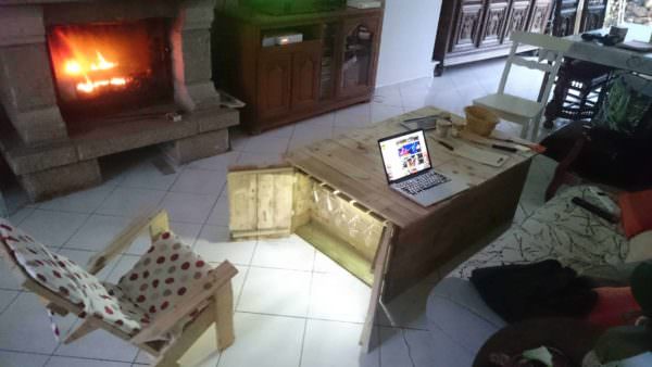 Functionnal Coffee Table with Storage for Glasses & Bottles Pallet Coffee Tables Functionnal Coffee Table with Storage for Glasses & Bottles Pallet Coffee Tables