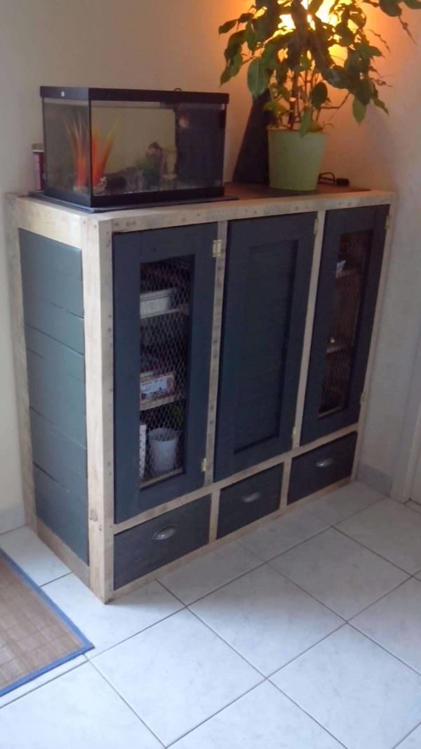 Meuble De Rangement / Pallet Enclosed Cabinet Pallet Cabinets & Wardrobes Meuble De Rangement / Pallet Enclosed Cabinet Pallet Cabinets & Wardrobes