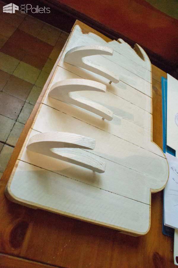 Porte Manteau En Bois De Palette / Pallet Coat Hanger Pallet Shelves & Pallet Coat Hangers Porte Manteau En Bois De Palette / Pallet Coat Hanger Pallet Shelves & Pallet Coat Hangers