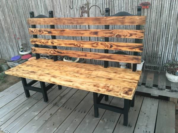 Turning a Couple of Old Chairs in a Bench Pallet Benches, Pallet Chairs & Stools Turning a Couple of Old Chairs in a Bench Pallet Benches, Pallet Chairs & Stools