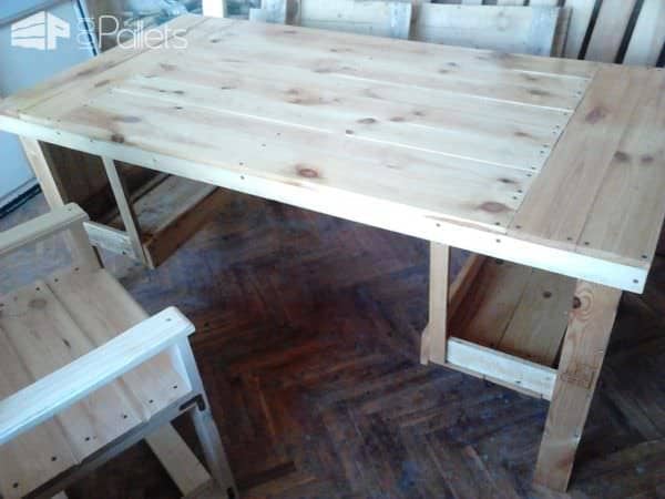 Desk & Chair from 3 Repurposed Pallets Pallet Benches, Pallet Chairs & Stools Pallet Desks & Pallet Tables Desk & Chair from 3 Repurposed Pallets Pallet Benches, Pallet Chairs & Stools Pallet Desks & Pallet Tables