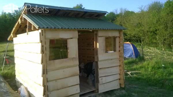 Small Shed from Used Pallets & Cheap Wood Pallet Sheds, Cabins, Huts & Playhouses Small Shed from Used Pallets & Cheap Wood Pallet Sheds, Cabins, Huts & Playhouses