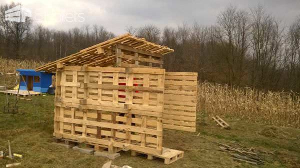 Small Shed from Used Pallets & Cheap Wood Pallet Sheds, Cabins, Huts & Playhouses Small Shed from Used Pallets & Cheap Wood Pallet Sheds, Cabins, Huts & Playhouses
