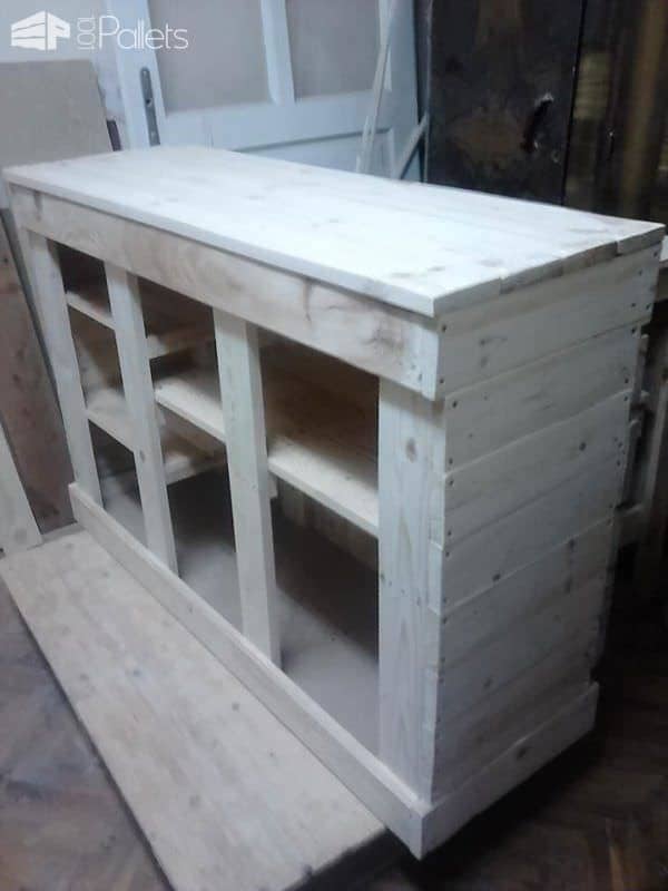 Chest of Drawers for a Variety of Purposes Pallet TV Stands & Racks Chest of Drawers for a Variety of Purposes Pallet TV Stands & Racks