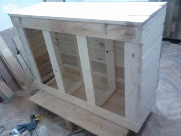 Chest of Drawers for a Variety of Purposes Pallet TV Stands & Racks Chest of Drawers for a Variety of Purposes Pallet TV Stands & Racks