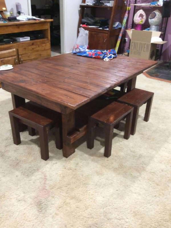 Coffee Table & Chairs for the Kids Pallet Desks & Pallet Tables Coffee Table & Chairs for the Kids Pallet Desks & Pallet Tables