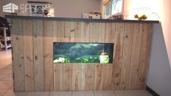 Pallet Bar with Integrated Aquarium & Wax Concrete Counter Pallet Bars Pallet Bar with Integrated Aquarium & Wax Concrete Counter Pallet Bars