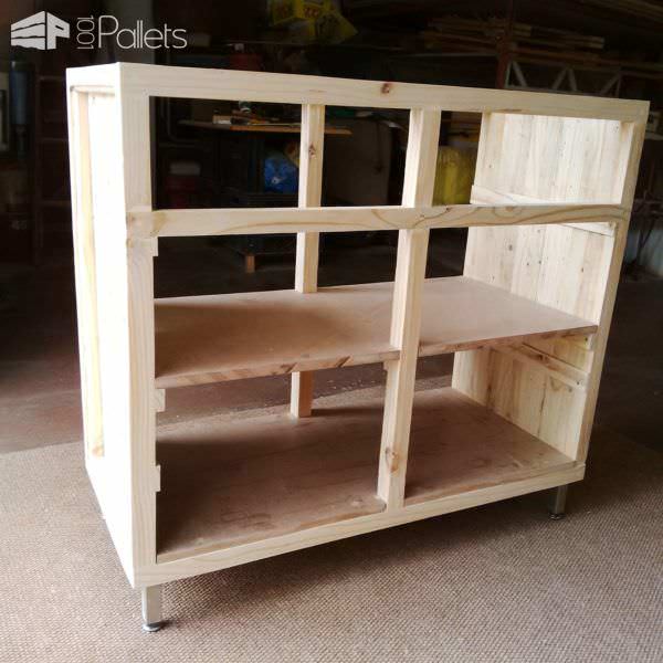 Pallet Cabinet From One Single Pallet Pallet Cabinets & Wardrobes Pallet Cabinet From One Single Pallet Pallet Cabinets & Wardrobes