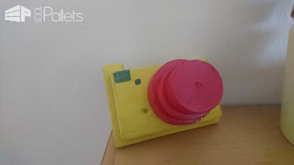 Toys from Pallets: Phone, Axe, Saw & Camera Fun Pallet Crafts for Kids Toys from Pallets: Phone, Axe, Saw & Camera Fun Pallet Crafts for Kids