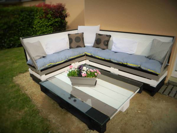 4 Kiwi Crates, 1 Pallet, Medium Wood, Glass Top And Voila My Garden Set Lounges & Garden Sets Pallet Sofas & Couches 4 Kiwi Crates, 1 Pallet, Medium Wood, Glass Top And Voila My Garden Set Lounges & Garden Sets Pallet Sofas & Couches