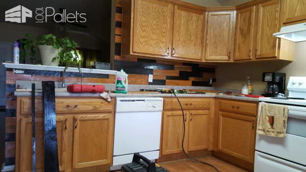 Colored Pallet Back Splash Pallet Walls & Pallet Doors Colored Pallet Back Splash Pallet Walls & Pallet Doors