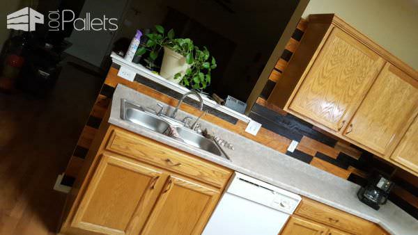 Colored Pallet Back Splash Pallet Walls & Pallet Doors Colored Pallet Back Splash Pallet Walls & Pallet Doors