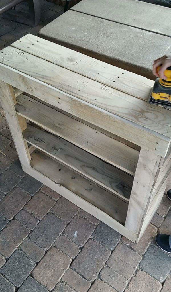 Simple and Efficient Pallet Bookshelf Pallet Bookcases & Bookshelves Simple and Efficient Pallet Bookshelf Pallet Bookcases & Bookshelves