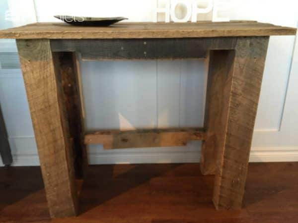Sturdy Pallet Accent Table Pallet Desks & Pallet Tables Sturdy Pallet Accent Table Pallet Desks & Pallet Tables