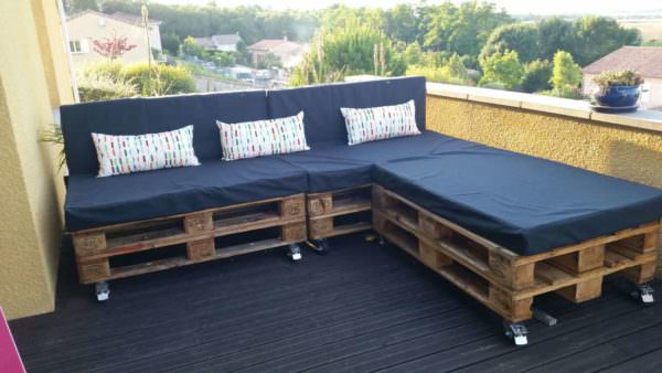 A Classic Garden Pallet Sofa Pallet Sofas & Couches A Classic Garden Pallet Sofa Pallet Sofas & Couches