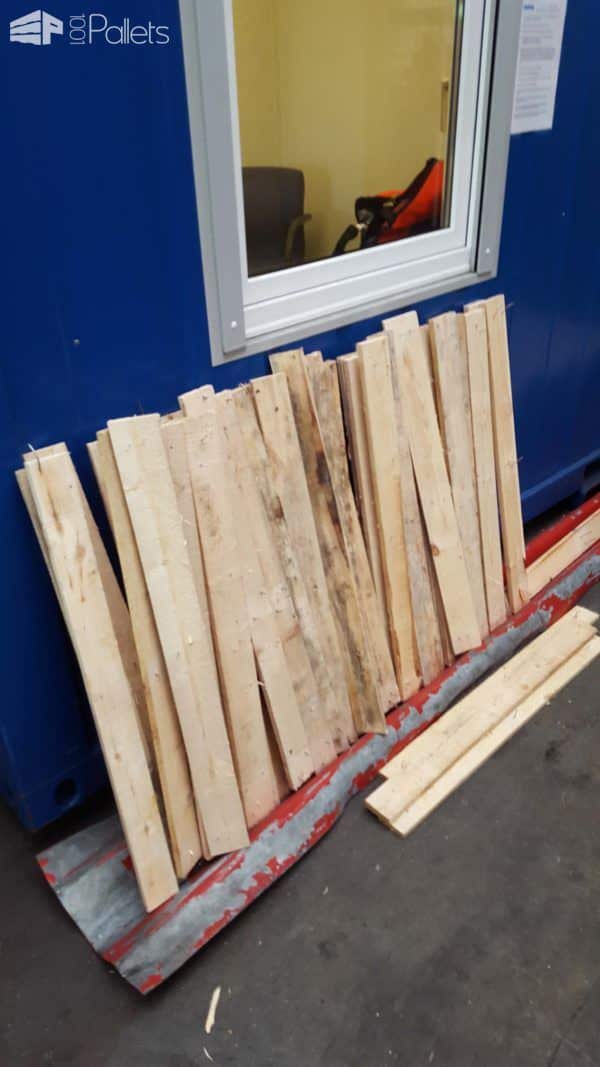 Homemade Pallet Half-moon Cradle Pallet Beds, Pallet Headboards & Frames Homemade Pallet Half-moon Cradle Pallet Beds, Pallet Headboards & Frames