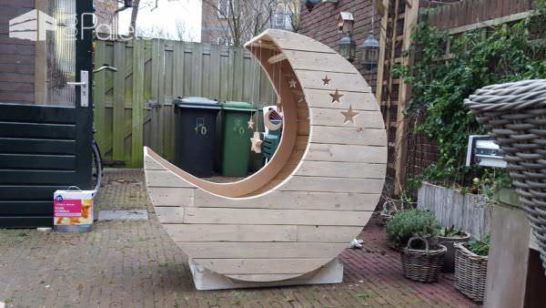 Homemade Pallet Half-moon Cradle Pallet Beds, Pallet Headboards & Frames Homemade Pallet Half-moon Cradle Pallet Beds, Pallet Headboards & Frames