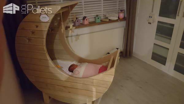 Homemade Pallet Half-moon Cradle Pallet Beds, Pallet Headboards & Frames Homemade Pallet Half-moon Cradle Pallet Beds, Pallet Headboards & Frames