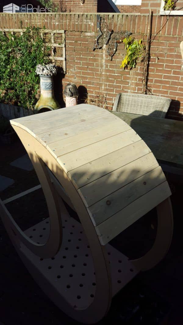 Homemade Pallet Half-moon Cradle Pallet Beds, Pallet Headboards & Frames Homemade Pallet Half-moon Cradle Pallet Beds, Pallet Headboards & Frames