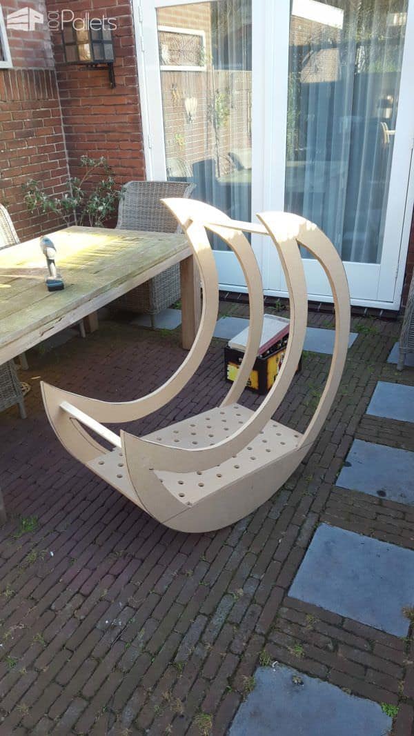 Homemade Pallet Half-moon Cradle Pallet Beds, Pallet Headboards & Frames Homemade Pallet Half-moon Cradle Pallet Beds, Pallet Headboards & Frames