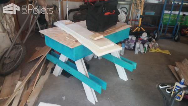 Kids Pallet Picnic/Sand Table Fun Pallet Crafts for Kids Pallet Benches, Pallet Chairs & Stools Pallet Desks & Pallet Tables Kids Pallet Picnic/Sand Table Fun Pallet Crafts for Kids Pallet Benches, Pallet Chairs & Stools Pallet Desks & Pallet Tables