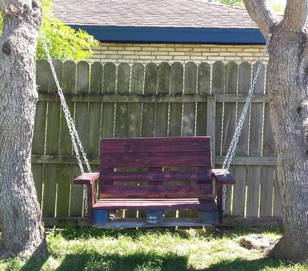 One Single Pallet Into a Garden Swinging Chair Pallet Benches, Pallet Chairs & Stools One Single Pallet Into a Garden Swinging Chair Pallet Benches, Pallet Chairs & Stools