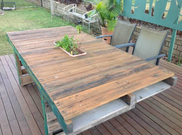 Outdoor Timber Dining Table Pallet Desks & Pallet Tables Outdoor Timber Dining Table Pallet Desks & Pallet Tables