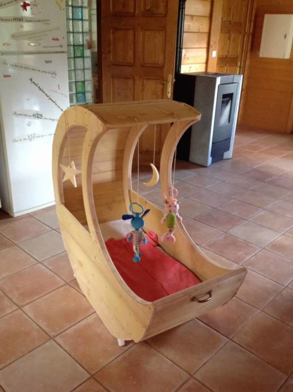 An Open Version of the Half-moon Cradle Fun Pallet Crafts for Kids Pallet Beds, Pallet Headboards & Frames An Open Version of the Half-moon Cradle Fun Pallet Crafts for Kids Pallet Beds, Pallet Headboards & Frames