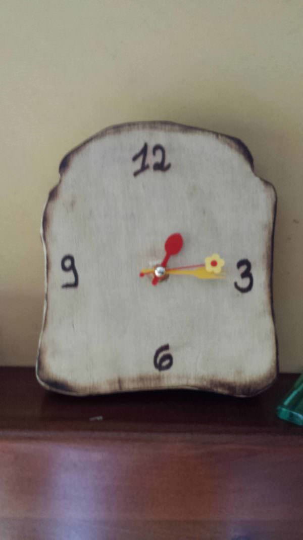 Delicious Pallet Clock / Orologio a Forma Di Fetta Biscottata Pallet Clocks Delicious Pallet Clock / Orologio a Forma Di Fetta Biscottata Pallet Clocks