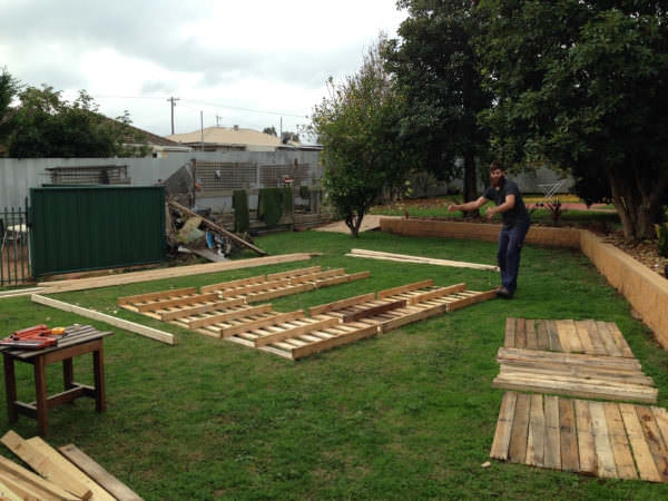 Diy: Portable Pontoon Using Old Pallets and Old Blue Drums Pallet Floors & Decks Pallet Sheds, Cabins, Huts & Playhouses Diy: Portable Pontoon Using Old Pallets and Old Blue Drums Pallet Floors & Decks Pallet Sheds, Cabins, Huts & Playhouses