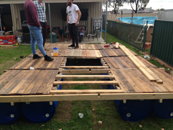 Diy: Portable Pontoon Using Old Pallets and Old Blue Drums Pallet Floors & Decks Pallet Sheds, Cabins, Huts & Playhouses Diy: Portable Pontoon Using Old Pallets and Old Blue Drums Pallet Floors & Decks Pallet Sheds, Cabins, Huts & Playhouses