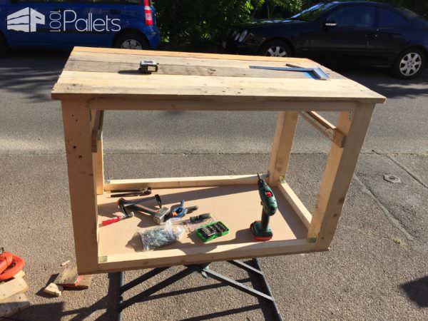 Mobile Pallet Dj Studio / Studio Mobile De Musique Réalisé Avec Du Bois De Palette Pallet Boxes & Chests Pallet Desks & Pallet Tables Mobile Pallet Dj Studio / Studio Mobile De Musique Réalisé Avec Du Bois De Palette Pallet Boxes & Chests Pallet Desks & Pallet Tables
