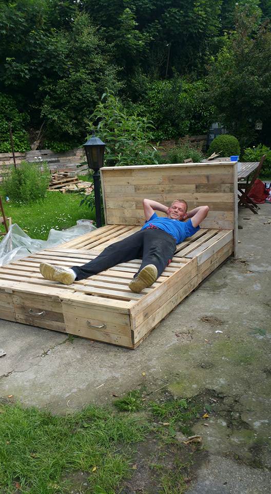 Pallet Bedroom Suite / Chambre En Palette Pallet Beds, Pallet Headboards & Frames Pallet Desks & Pallet Tables Pallet Lamps & Lights Pallet Bedroom Suite / Chambre En Palette Pallet Beds, Pallet Headboards & Frames Pallet Desks & Pallet Tables Pallet Lamps & Lights