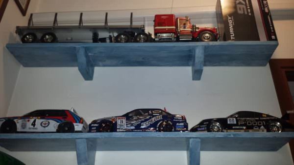 Pallet Display Shelves / Mensole Porta Modellismo Pallet Shelves & Pallet Coat Hangers Pallet Display Shelves / Mensole Porta Modellismo Pallet Shelves & Pallet Coat Hangers