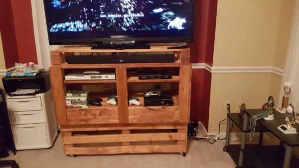 Pallet Entertainment Center Pallet TV Stands & Racks Pallet Entertainment Center Pallet TV Stands & Racks