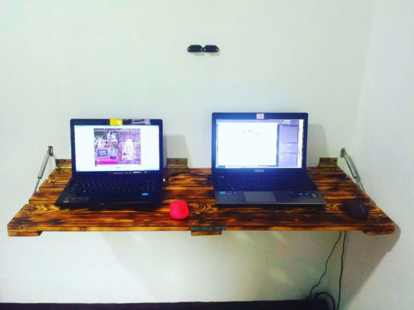 Wall-mount, Folding Pallet Table Pallet Desks & Pallet Tables Wall-mount, Folding Pallet Table Pallet Desks & Pallet Tables
