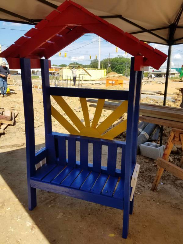 A Wee Pallet Bench for a Wee Niece Lounges & Garden Sets Pallet Benches, Pallet Chairs & Stools A Wee Pallet Bench for a Wee Niece Lounges & Garden Sets Pallet Benches, Pallet Chairs & Stools