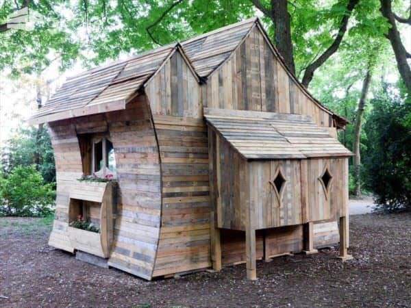 Amazing Pallet Cabin in The Woods Pallet Sheds, Cabins, Huts & Playhouses Amazing Pallet Cabin in The Woods Pallet Sheds, Cabins, Huts & Playhouses